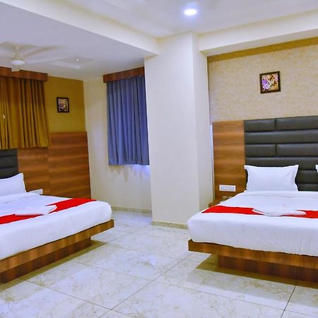 Hotel Krishna Palace Ānand エクステリア 写真