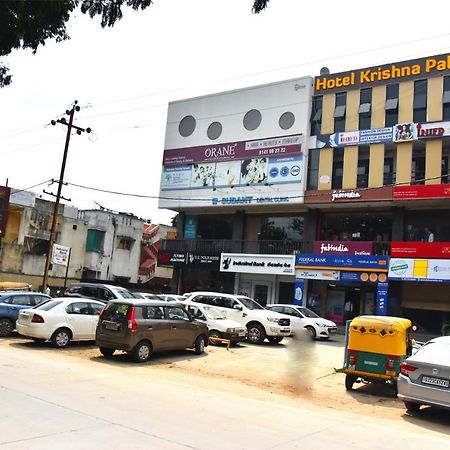 Hotel Krishna Palace Ānand エクステリア 写真