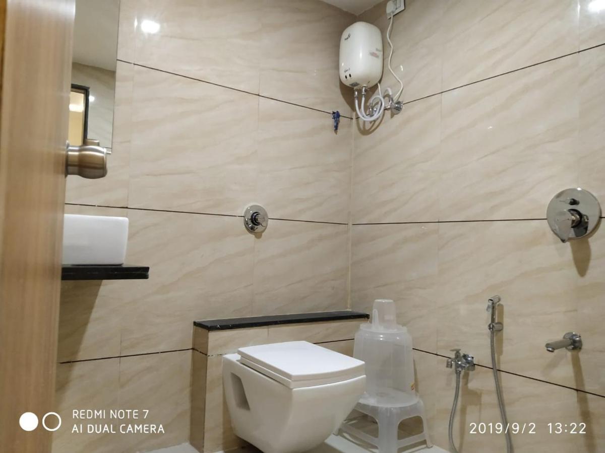 Hotel Krishna Palace Ānand エクステリア 写真