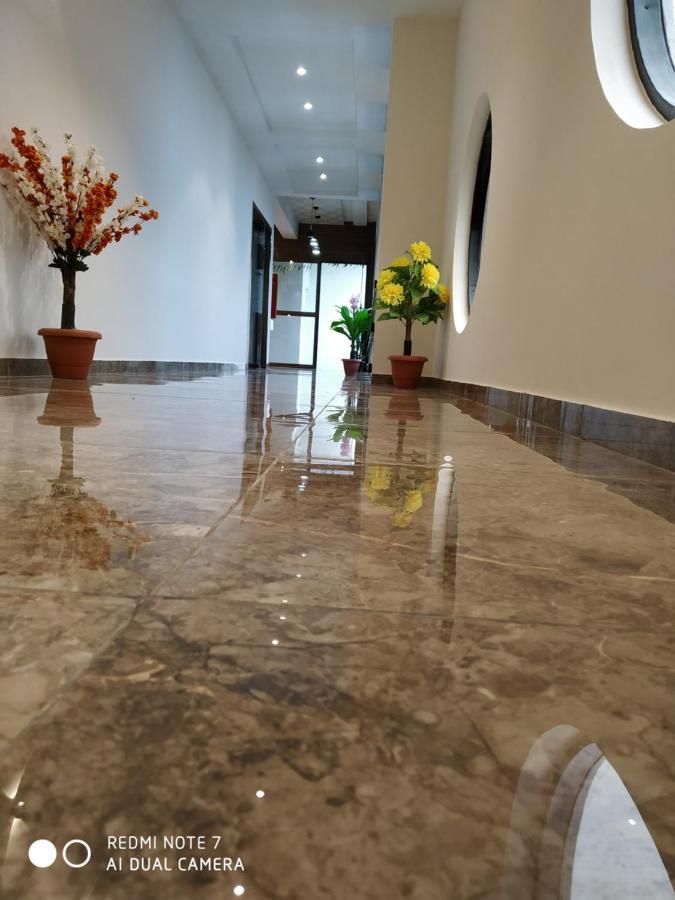Hotel Krishna Palace Ānand エクステリア 写真