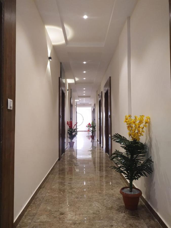 Hotel Krishna Palace Ānand エクステリア 写真